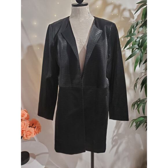 Chicos NWT Coated Faux Leather Snake Skin Topper Jacket Size 2 L Black Pockets - Picture 1 of 15